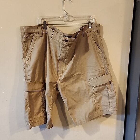 Men's Carhartt relaxed fit shorts size 46 - Picture 1 of 3